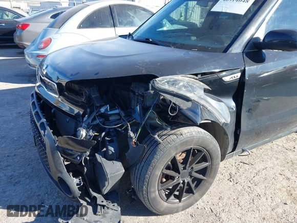 2015 Kia Soul with VIN KNDJN2A25F7235687, listed as a IAAI auction lot 40914048 with 173,310 mi miles. Bid and sale history available at carsss.com. Image 6.