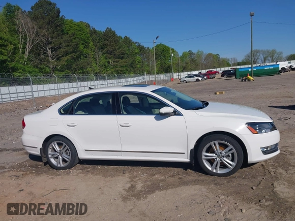 2015 Volkswagen Passat SE с VIN 1VWBV7A33FC060015, выставлен на аукционе IAAI как лот 42039292 с пробегом 52 110 миль миль и . История ставок и продаж доступна на DreamBid. Изображение 13.
