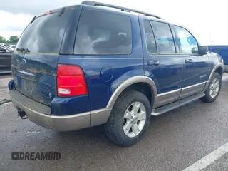 2004 Ford Explorer Eddie Bauer z VIN 1FMZU74W94UB24409, wystawiony jako IAAI lot #42244961 z przebiegiem 175 390 mil mil oraz . Historia ofert i sprzedaży dostępna na DreamBid. Obrazek 4.