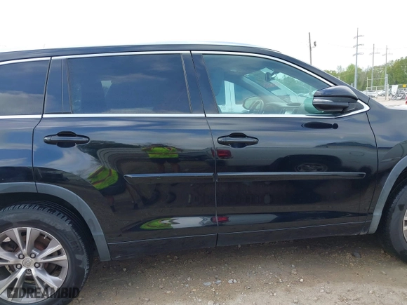 2014 Toyota Highlander XLE with VIN 5TDKKRFH9ES021924, listed as a IAAI auction lot 41826858 with 302,407 mi miles. Bid and sale history available at carsss.com. Image 14.