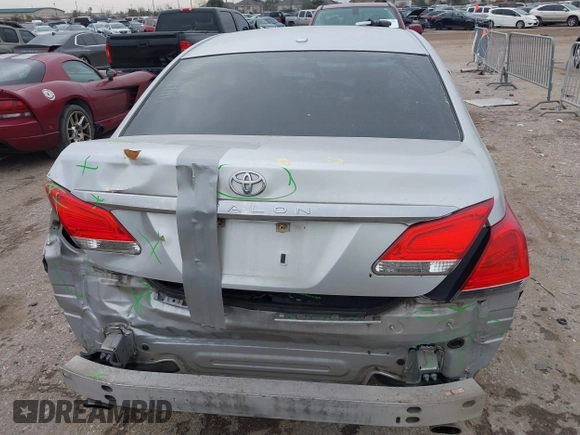 2012 Toyota Avalon z VIN 4T1BK3DB7CU453850, wystawiony jako IAAI lot #41425863 z przebiegiem 142 623 mil mil oraz . Historia ofert i sprzedaży dostępna na DreamBid. Obrazek 16.