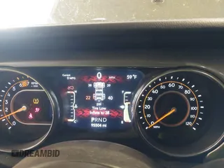 2021 Jeep Wrangler Unlimited Sahara z VIN 1C4HJXEN2MW592565, wystawiony jako IAAI lot #41956072 z przebiegiem 95 504 mil mil oraz . Historia ofert i sprzedaży dostępna na DreamBid. Obrazek 7.