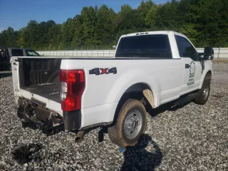 2022 Ford F-250 XL with VIN 1FTBF2B69NED42822, listed as a Copart auction lot 69758254 with 60,984 mi miles and Salvage title. Bid and sale history available at DreamBid. Image 3.