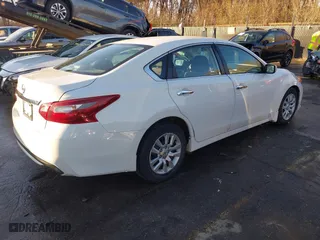 2018 Nissan Altima 2.5 SL with VIN 1N4AL3AP1JC290599, listed as a IAAI auction lot 41011797 with 52,348 mi miles. Bid and sale history available at carsss.com. Image 4.