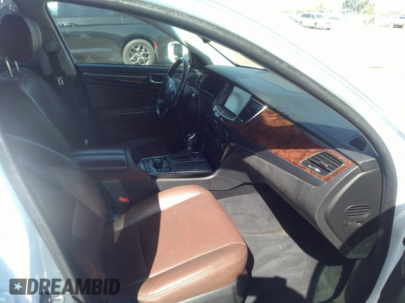 2015 Hyundai Equus Signature z VIN KMHGH4JH3FU094391, wystawiony jako IAAI lot #32794970 z przebiegiem 104 053 mil mil oraz . Historia ofert i sprzedaży dostępna na DreamBid. Obrazek 5.