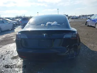 2020 Tesla Model 3 Standard Range Plus z VIN 5YJ3E1EA6LF662080, wystawiony jako IAAI lot #41410445 z przebiegiem Nie podano mil oraz . Historia ofert i sprzedaży dostępna na DreamBid. Obrazek 15.