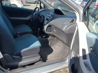 2007 Toyota Yaris z VIN JTDJT923975084145, wystawiony jako IAAI lot #42354803 z przebiegiem 85 121 mil mil oraz . Historia ofert i sprzedaży dostępna na DreamBid. Obrazek 5.