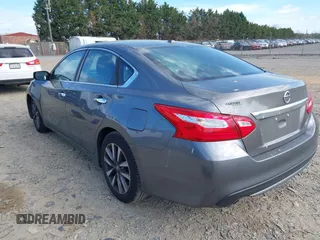2017 Nissan Altima SV z VIN 1N4AL3AP0HC288370, wystawiony jako IAAI lot #41908701 z przebiegiem 80 551 mil mil oraz . Historia ofert i sprzedaży dostępna na DreamBid. Obrazek 3.