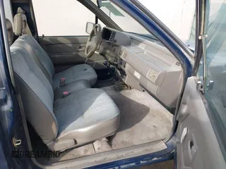 1993 Isuzu Pickup S z VIN 4S1CL11L7P4207354, wystawiony jako IAAI lot #41237021 z przebiegiem 192 502 mil mil oraz . Historia ofert i sprzedaży dostępna na DreamBid. Obrazek 5.