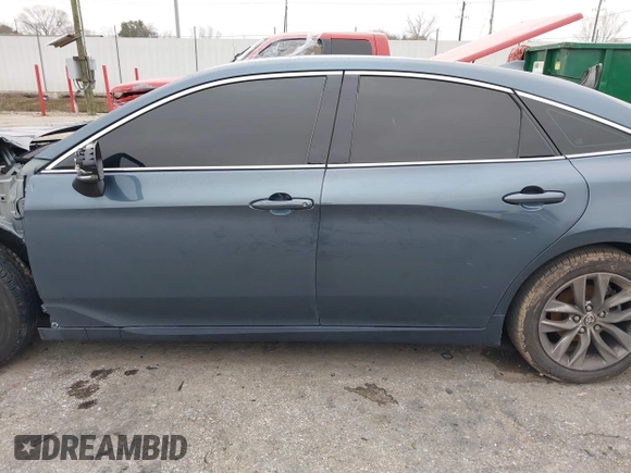 2022 Toyota Avalon XLE z VIN 4T1JZ1FB2NU073049, wystawiony jako IAAI lot #41506550 z przebiegiem 52 073 mil mil oraz . Historia ofert i sprzedaży dostępna na DreamBid. Obrazek 14.