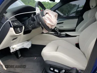 2022 BMW M5 z VIN WBS83CH03NCK43106, wystawiony jako Copart lot #60097435 z przebiegiem 189 mil mil oraz Szkoda całkowita • Salvage title. Historia ofert i sprzedaży dostępna na DreamBid. Obrazek 7.