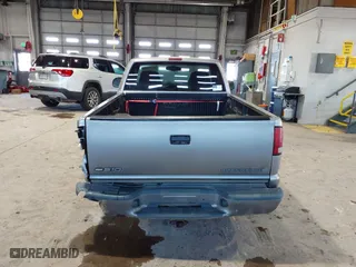 2000 Chevrolet S-10 LS with VIN 1GCCS1449YK187118, listed as a IAAI auction lot 41278247 with 0 mi miles. Bid and sale history available at carsss.com. Image 16.