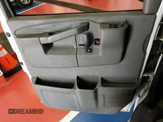 2017 Chevrolet Express Cargo с VIN 1GCWGAFF0H1275199, выставлен на аукционе IAAI как лот 42621702 с пробегом 171 974 миль миль и . История ставок и продаж доступна на DreamBid. Изображение 4.
