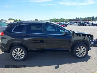 2017 Jeep Cherokee Overland z VIN 1C4PJMJS1HW530604, wystawiony jako IAAI lot #41701168 z przebiegiem 112 945 mil mil oraz . Historia ofert i sprzedaży dostępna na DreamBid. Obrazek 14.