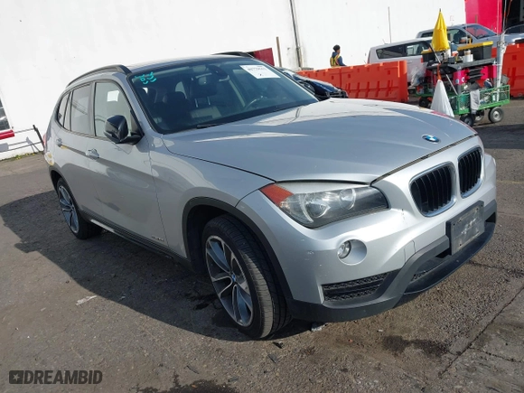 2014 BMW X1 sDrive28i with VIN WBAVM1C58EVW52847, listed as a IAAI auction lot 40779553 with 151,076 mi miles. Bid and sale history available at carsss.com. Image 1.