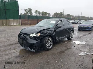 2024 Audi Q3 S line Premium Plus z VIN WA1EECF32R1043458, wystawiony jako IAAI lot #41965598 z przebiegiem 21 524 mil mil oraz . Historia ofert i sprzedaży dostępna na DreamBid. Obrazek 14.