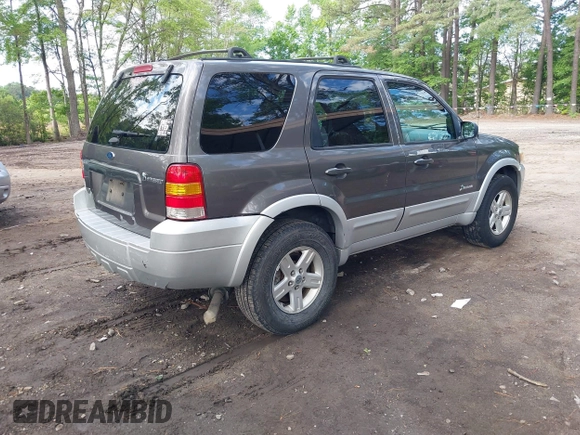 2005 Ford Escape Hybrid with VIN 1FMCU95H45KD91052, listed as a IAAI auction lot 42200393 with 304,817 mi miles and . Bid and sale history available at DreamBid. Image 4.
