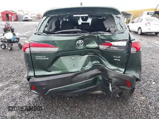 2023 Toyota Corolla Cross XLE z VIN 7MUDAABG2PV073950, wystawiony jako IAAI lot #40665833 z przebiegiem Nie podano mil oraz . Historia ofert i sprzedaży dostępna na DreamBid. Obrazek 17.