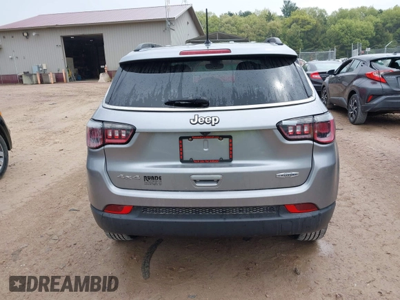 2017 Jeep Compass Latitude z VIN 3C4NJDBB8HT693164, wystawiony jako IAAI lot #42256210 z przebiegiem 52 130 mil mil oraz . Historia ofert i sprzedaży dostępna na DreamBid. Obrazek 16.