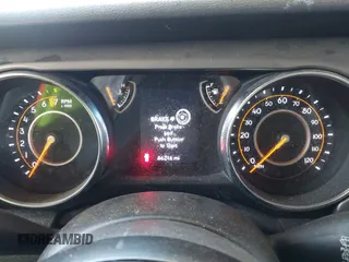2020 Jeep Wrangler Unlimited Sport S z VIN 1C4HJXDG3LW188241, wystawiony jako IAAI lot #42371324 z przebiegiem 86 216 mil mil oraz . Historia ofert i sprzedaży dostępna na DreamBid. Obrazek 7.