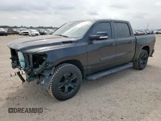 2021 Ram 1500 Big Horn z VIN 1C6SRFFT2MN766640, wystawiony jako Copart lot #57012885 z przebiegiem 56 395 mil mil oraz Szkoda całkowita • Salvage title. Historia ofert i sprzedaży dostępna na DreamBid. Obrazek 1.