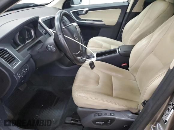 2016 Volvo XC60 T5 Drive-E Premier z VIN YV440MDKXG2857510, wystawiony jako Copart lot #56482855 z przebiegiem 104 878 mil mil oraz Szkoda całkowita • Salvage title. Historia ofert i sprzedaży dostępna na DreamBid. Obrazek 7.