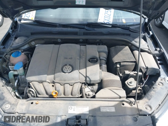 2013 Volkswagen Jetta SE with VIN 3VWDP7AJ0DM352654, listed as a IAAI auction lot 42552411 with 84,145 mi miles and . Bid and sale history available at DreamBid. Image 10.