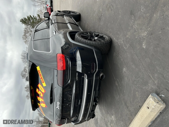 2015 Jeep Grand Cherokee Limited with VIN 1C4RJFBM1FC113082, listed as a IAAI auction lot 41710144 with 1 mi miles. Bid and sale history available at carsss.com. Image 3.