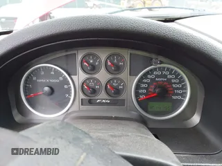 2007 Ford F-150 XLT z VIN 1FTPX04597KD31044, wystawiony jako IAAI lot #42590208 z przebiegiem 161 415 mil mil oraz . Historia ofert i sprzedaży dostępna na DreamBid. Obrazek 7.