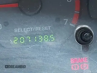 2002 Ford Mustang Deluxe z VIN 1FAFP444X2F194469, wystawiony jako IAAI lot #42358106 z przebiegiem 207 138 mil mil oraz . Historia ofert i sprzedaży dostępna na DreamBid. Obrazek 7.
