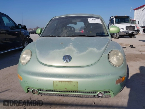2000 Volkswagen Beetle GLS z VIN 3VWCA21C0YM403254, wystawiony jako IAAI lot #41806878 z przebiegiem 119 547 mil mil oraz . Historia ofert i sprzedaży dostępna na DreamBid. Obrazek 13.