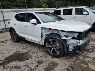 2020 Volvo XC40 Momentum with VIN YV4162UK0L2324064, listed as a Copart auction lot 63430203 with 13,931 mi miles. Bid and sale history available at carsss.com. Image 4.