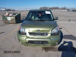 2011 Kia Soul + with VIN KNDJT2A2XB7281113, listed as a IAAI auction lot 41869852 with 155,095 mi miles. Bid and sale history available at carsss.com. Image 6.