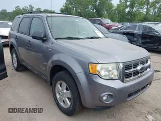 2008 Ford Escape XLT z VIN 1FMCU931X8KB99581, wystawiony jako IAAI lot #42681620 z przebiegiem 117 607 mil mil oraz . Historia ofert i sprzedaży dostępna na DreamBid. Obrazek 1.