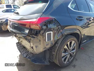 2020 Lexus UX 250h F Sport с VIN JTHE9JBH3L2031805, выставлен на аукционе IAAI как лот 42282075 с пробегом 49 071 миль миль и . История ставок и продаж доступна на DreamBid. Изображение 18.