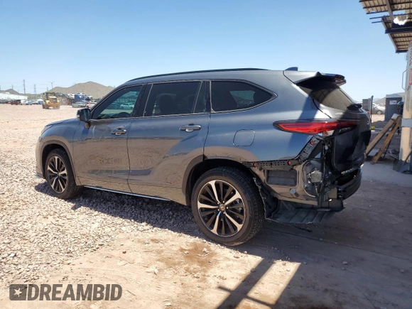 2022 Toyota Highlander XSE with VIN 5TDJZRBH2NS170804, listed as a Copart auction lot 61864415 with 39,705 mi miles and Salvage title. Bid and sale history available at DreamBid. Image 2.