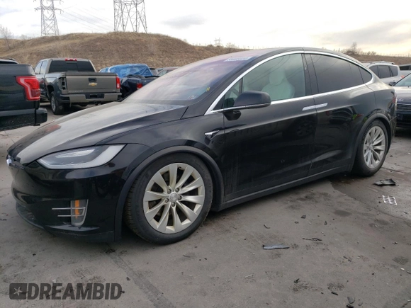 2017 Tesla Model X 90D z VIN 5YJXCBE2XHF060912, wystawiony jako Copart lot #85946834 z przebiegiem 135 277 mil mil oraz Szkoda całkowita • Salvage title. Historia ofert i sprzedaży dostępna na DreamBid. Obrazek 1.