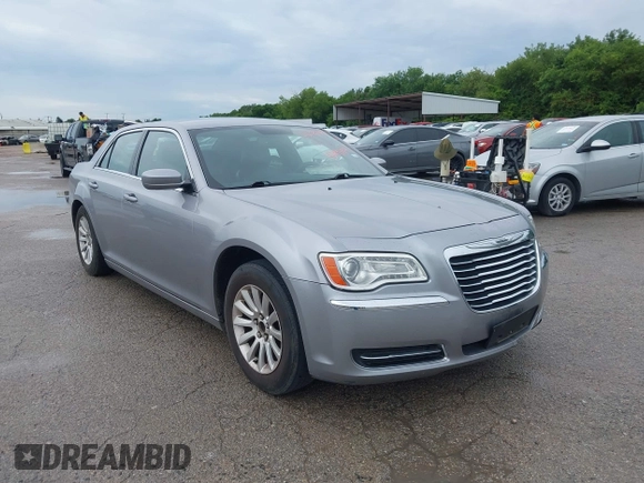 2013 Chrysler 300 z VIN 2C3CCAAG2DH572652, wystawiony jako IAAI lot #42445906 z przebiegiem 224 235 mil mil oraz . Historia ofert i sprzedaży dostępna na DreamBid. Obrazek 1.
