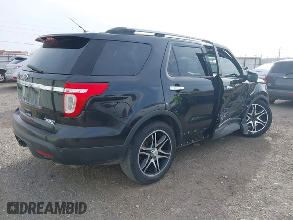 2011 Ford Explorer XLT with VIN 1FMHK7D86BGA01438, listed as a IAAI auction lot 41822223 with 207,521 mi miles and . Bid and sale history available at carsss.com. Image 4.
