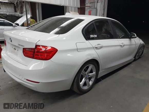 2013 BMW 3 Series 328i z VIN WBA3A5G5XDNP25779, wystawiony jako IAAI lot #42677403 z przebiegiem 93 020 mil mil oraz . Historia ofert i sprzedaży dostępna na DreamBid. Obrazek 4.