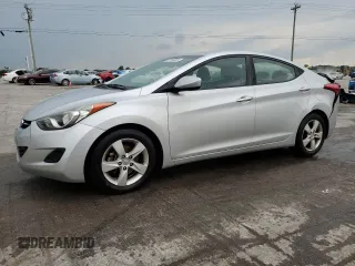 2013 Hyundai Elantra GLS z VIN 5NPDH4AE6DH239850, wystawiony jako Copart lot #57794655 z przebiegiem 131 712 mil mil oraz Szkoda całkowita • Salvage title. Historia ofert i sprzedaży dostępna na DreamBid. Obrazek 1.