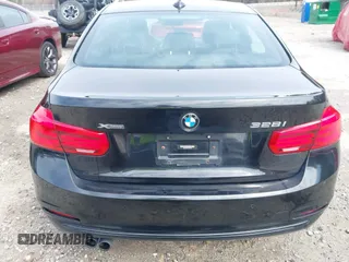 2016 BMW 3 Series 328i xDrive z VIN WBA8E3C52GK502758, wystawiony jako IAAI lot #41651463 z przebiegiem 95 537 mil mil oraz . Historia ofert i sprzedaży dostępna na DreamBid. Obrazek 16.