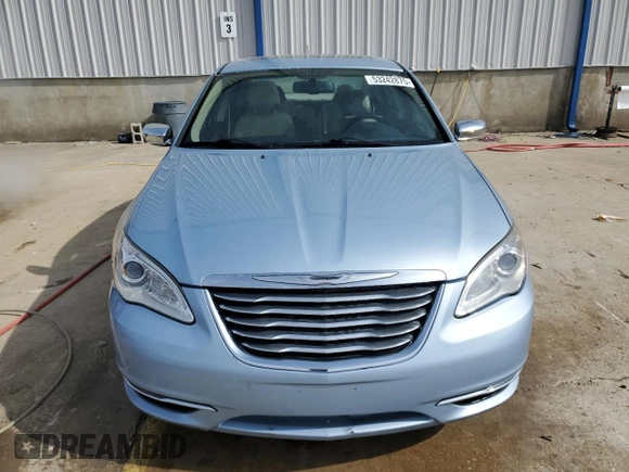 2014 Chrysler 200 Limited z VIN 1C3CCBCG9EN172972, wystawiony jako Copart lot #53242875 z przebiegiem 173 383 mil mil oraz Szkody całkowita. Historia ofert i sprzedaży dostępna na DreamBid. Obrazek 5.