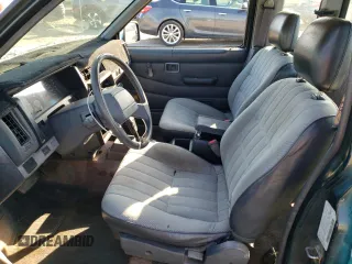 1993 Nissan Frontier z VIN 1N6SD16S0PC447364, wystawiony jako Copart lot #47932255 z przebiegiem 240 319 mil mil oraz Szkoda całkowita • Salvage title. Historia ofert i sprzedaży dostępna na DreamBid. Obrazek 7.