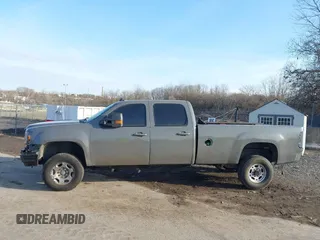 2008 GMC Sierra 3500HD SRW SLT z VIN 1GTHK33698F206358, wystawiony jako IAAI lot #41395304 z przebiegiem 280 645 mil mil oraz . Historia ofert i sprzedaży dostępna na DreamBid. Obrazek 14.