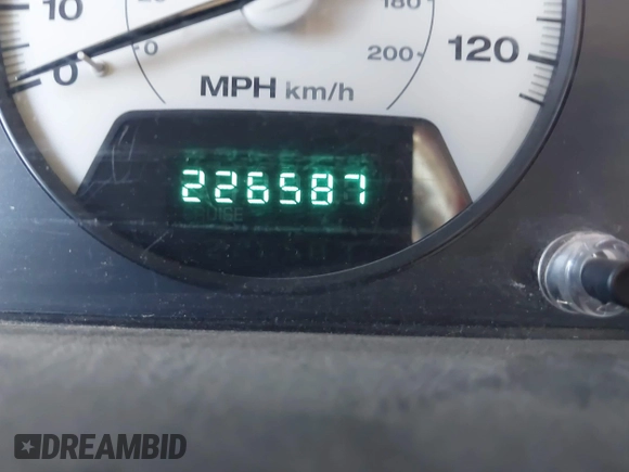 2004 Jeep Grand Cherokee Limited z VIN 1J4GW58S84C269863, wystawiony jako IAAI lot #41900325 z przebiegiem 226 587 mil mil oraz . Historia ofert i sprzedaży dostępna na DreamBid. Obrazek 16.