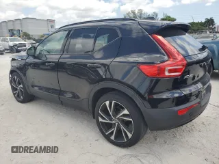 2021 Volvo XC40 R-Design z VIN YV4AC2HM1M2470902, wystawiony jako Copart lot #54275595 z przebiegiem 33 536 mil mil oraz Szkody całkowita. Historia ofert i sprzedaży dostępna na DreamBid. Obrazek 2.