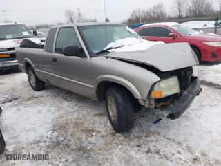 2003 GMC Sonoma SLS with VIN 1GTCS19X738237992, listed as a IAAI auction lot 41345031 with 154,597 mi miles. Bid and sale history available at carsss.com. Image 1.
