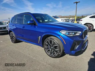 2021 BMW X5 M z VIN 5YMJU0C01M9F01267, wystawiony jako Copart lot #82042094 z przebiegiem 99 906 mil mil oraz Czysty tytuł • Clean title. Historia ofert i sprzedaży dostępna na DreamBid. Obrazek 1.