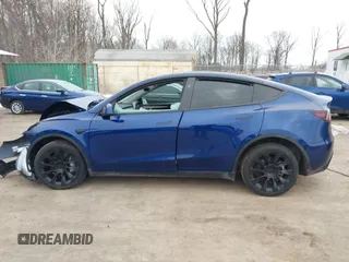 2025 Tesla Model Y Long Range with VIN 7SAYGDED9SF248370, listed as a IAAI auction lot 41336869 with 2,499 mi miles and . Bid and sale history available at DreamBid. Image 15.